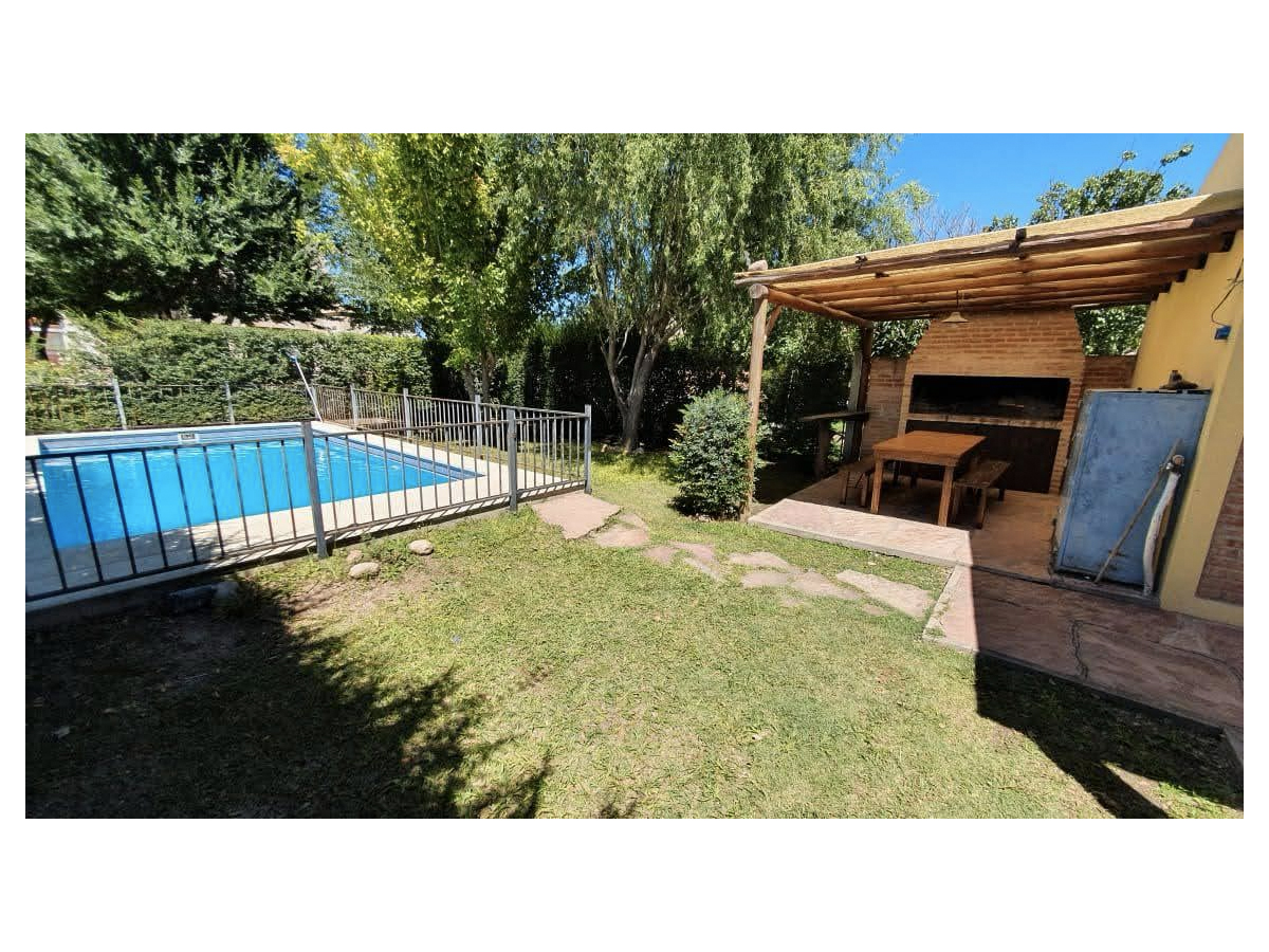 Piscina y quincho | Los Soles casa - Mina Clavero - Traslasierra Piscina y quincho | Los Soles casa - Mina Clavero - Traslasierra