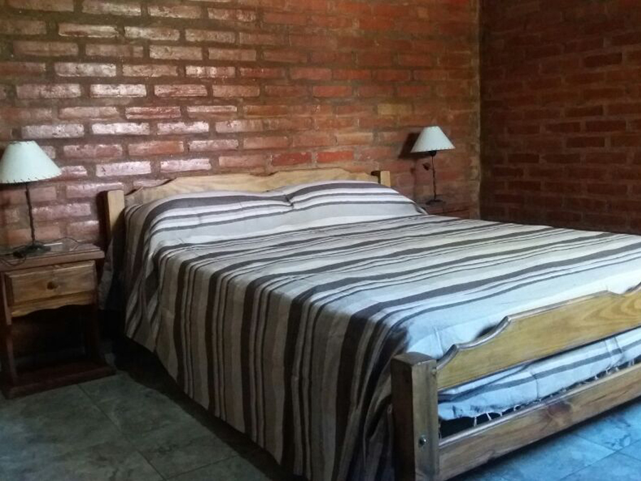 Dormitorio cama matrimonial | Verde Amanecer Cabañas - Arroyo de los Patos - Traslasierra