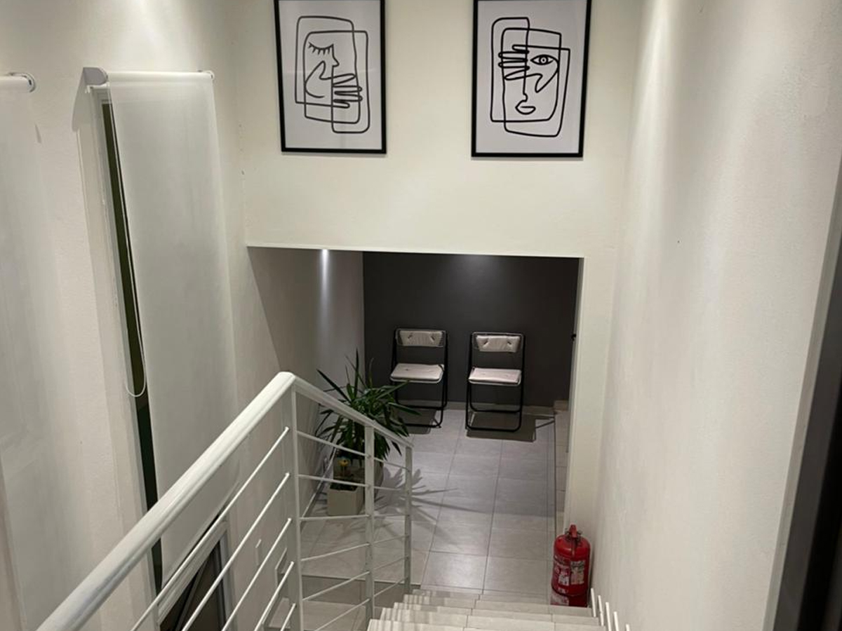 Acceso un piso por escalera | Plaza Apart - Mina Clavero - Traslasierra