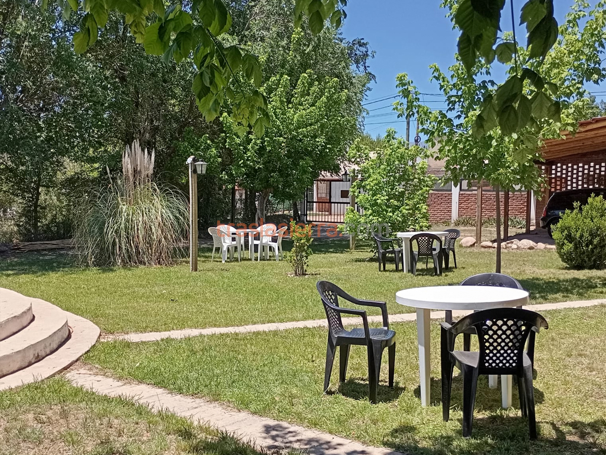 Mesas y sillas de jardín | Abacaxi Brochero Casas - Villa Cura Brochero - Traslasierra Mesas y sillas de jardín | Abacaxi Brochero Casas - Villa Cura Brochero - Traslasierra