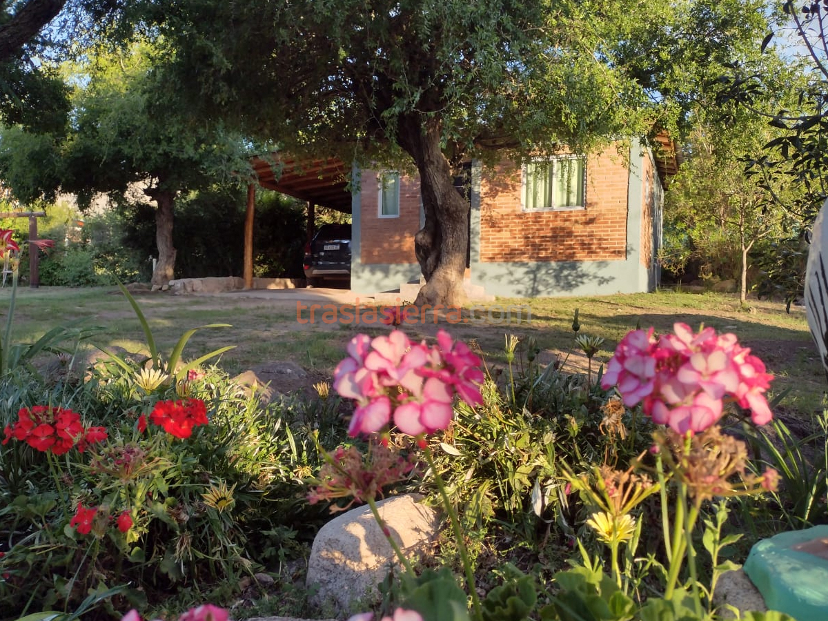 Jardín florido | El Alfarero Cabañas - Las Rabonas - Traslasierra Jardín florido | El Alfarero Cabañas - Las Rabonas - Traslasierra