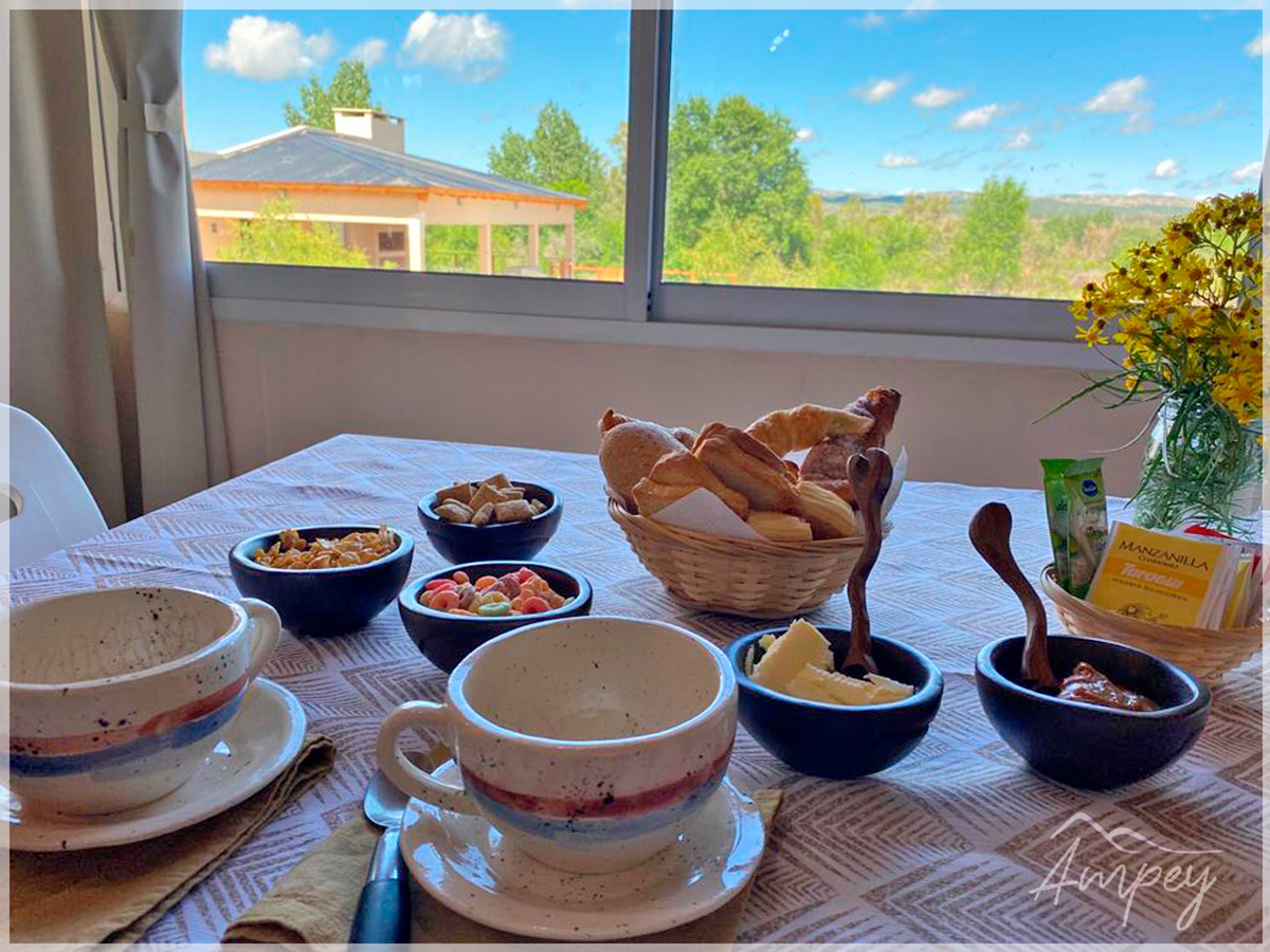 Desayuno servido en la cabaña | Ampey - Arroyo de los Patos - Traslasierra