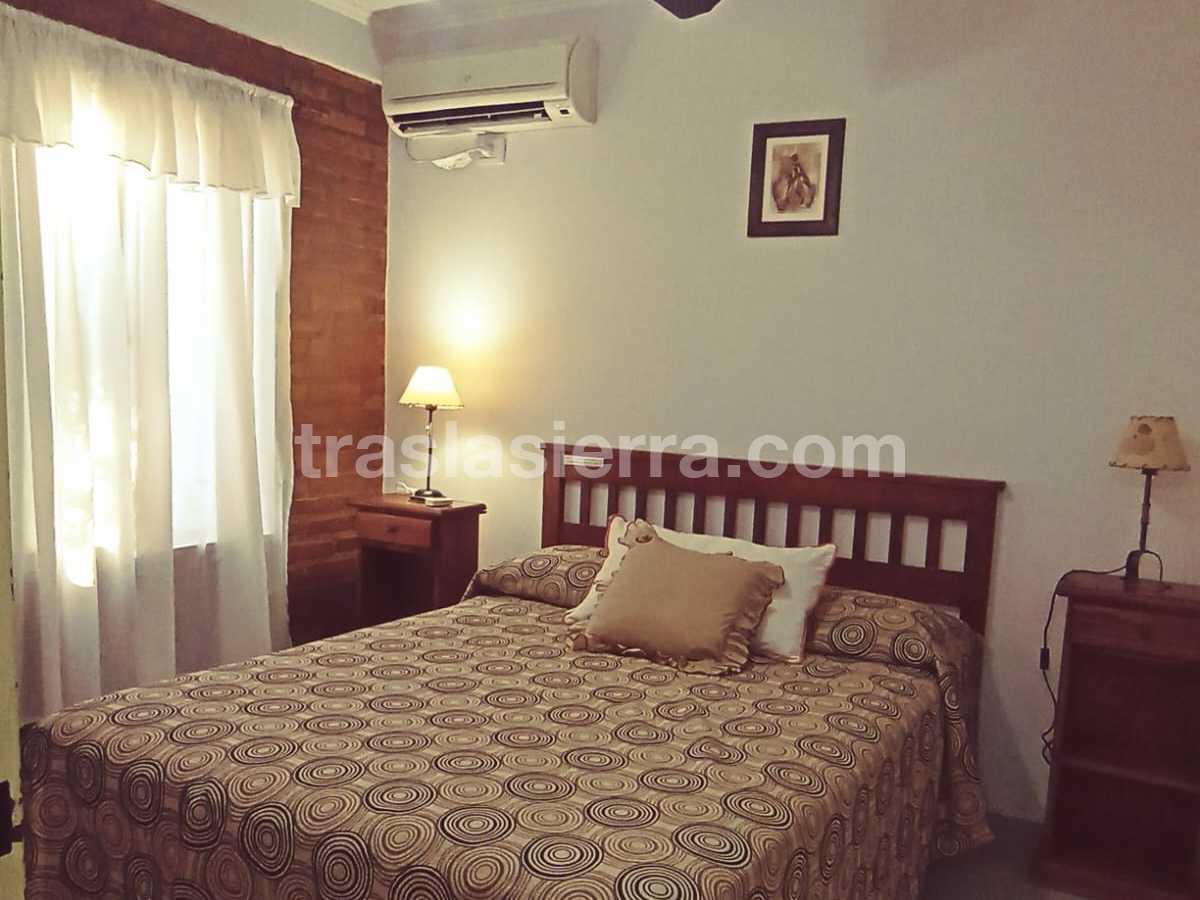 Dormitorio cama doble | Ángel Piedra Bola Cabañas - Mina Clavero - Traslasierra