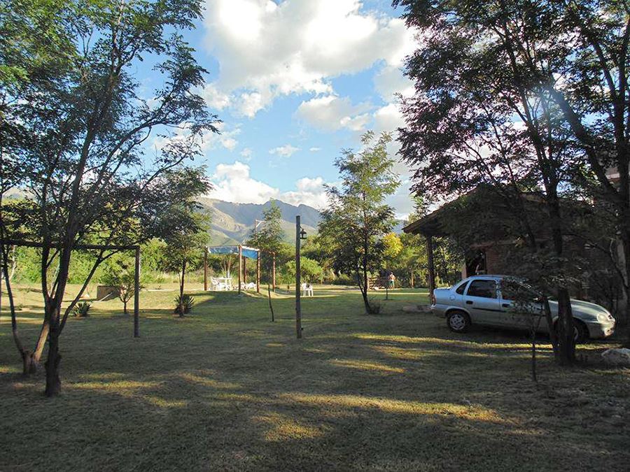 Patio de 2000 m2 - Mucha arboleda - Hermosa vista a las sierras - | El Retorno Cabañas - Las Rabonas - Traslasierra