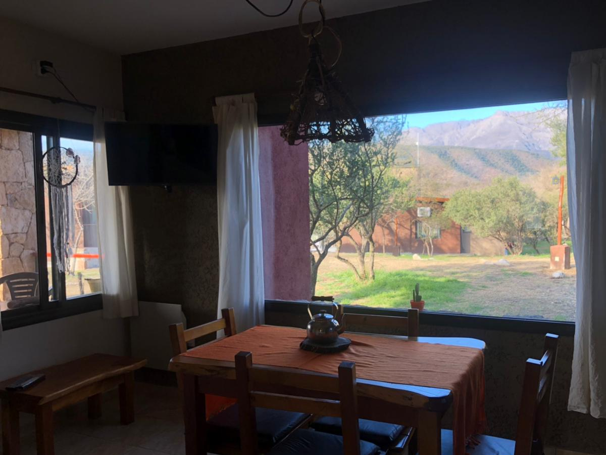 Comedor con vista a la sierra | Naure Casas Serranas - Quebrada de Los Pozos - Traslasierra