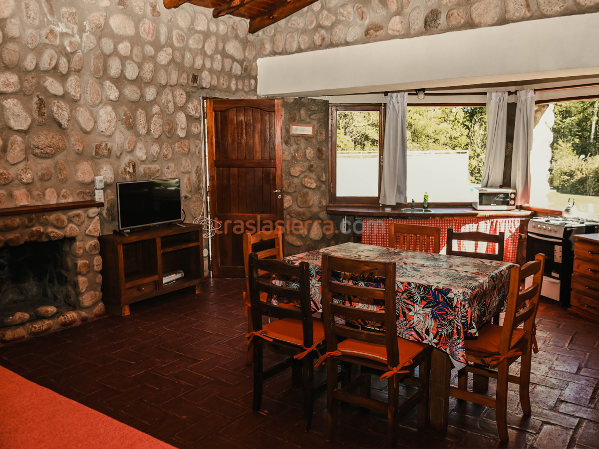 Comedor cocina unidad para 6 personas | Alma del Río Refugio Serrano - Nono - Traslasierra Comedor cocina unidad para 6 personas | Alma del Río Refugio Serrano - Nono - Traslasierra