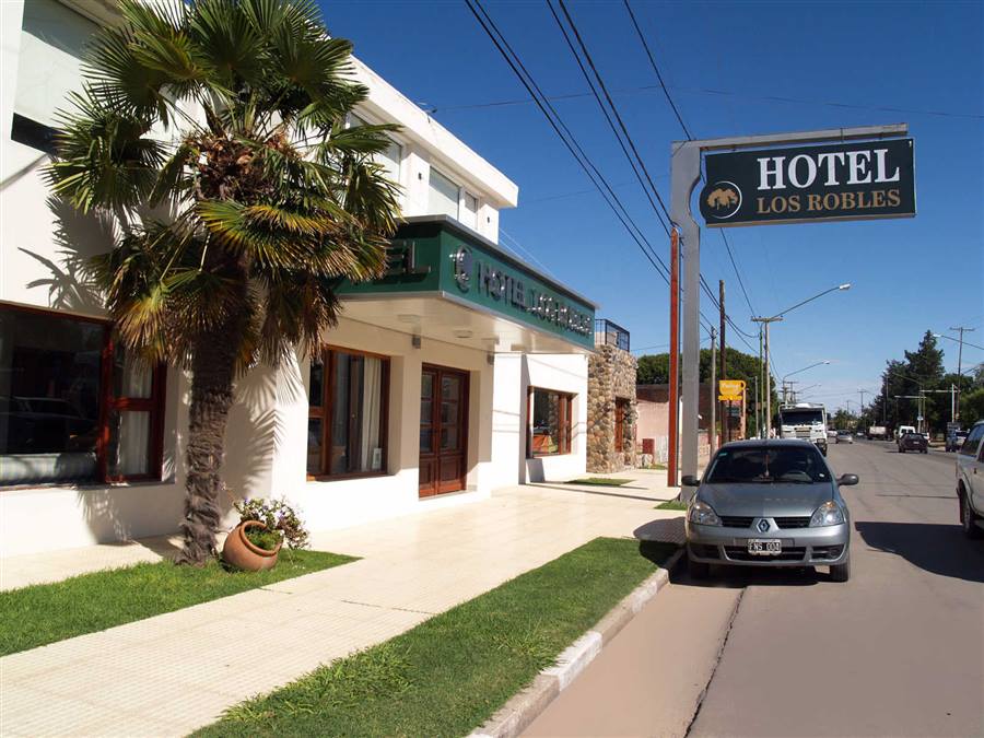 Frente | Hotel Los Robles - Villa Cura Brochero - Traslasierra