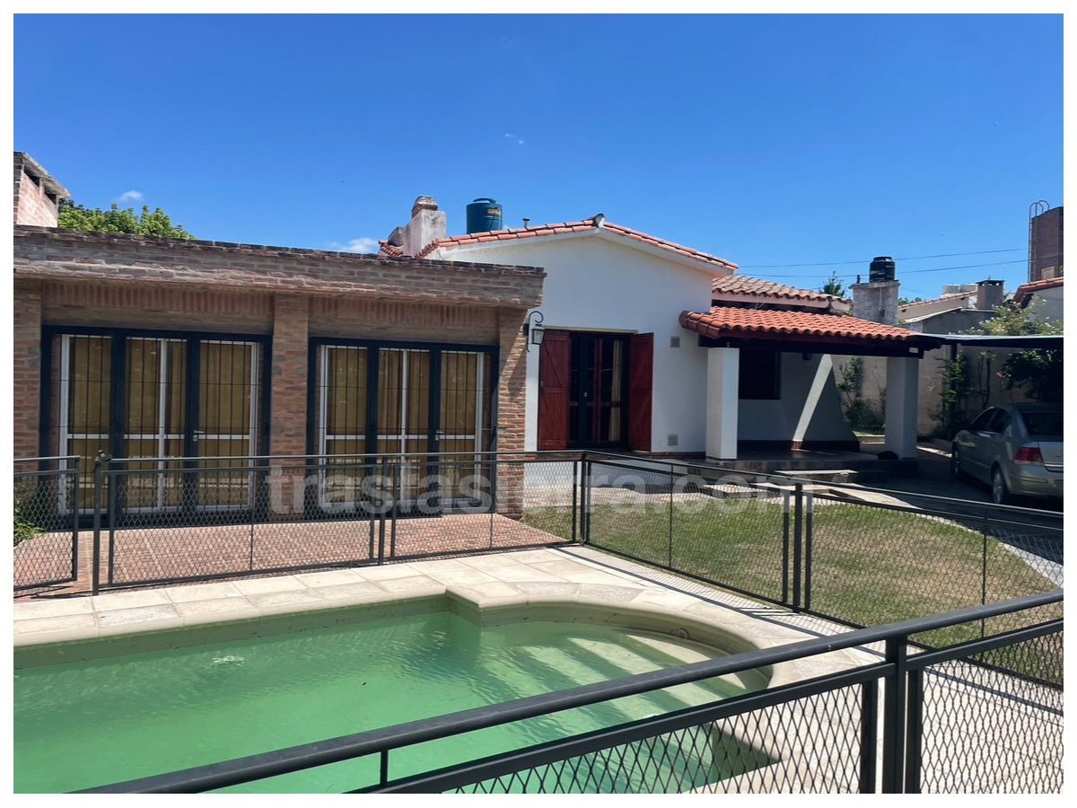 Piscina cercada | Casa Luisa - Mina Clavero - Traslasierra Piscina cercada | Casa Luisa - Mina Clavero - Traslasierra