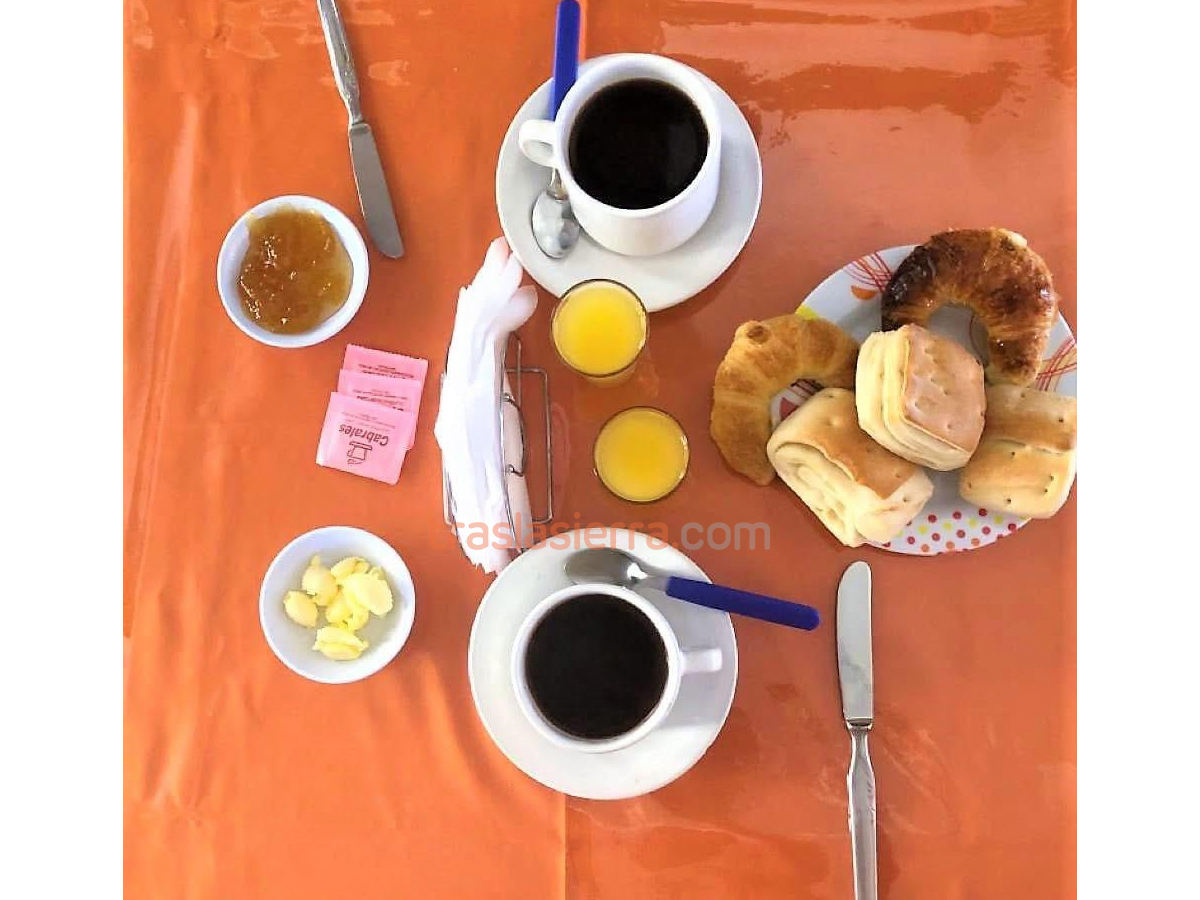 Desayuno | Pequeño Cedro Azul Hostería - Mina Clavero - Traslasierra Desayuno | Pequeño Cedro Azul Hostería - Mina Clavero - Traslasierra