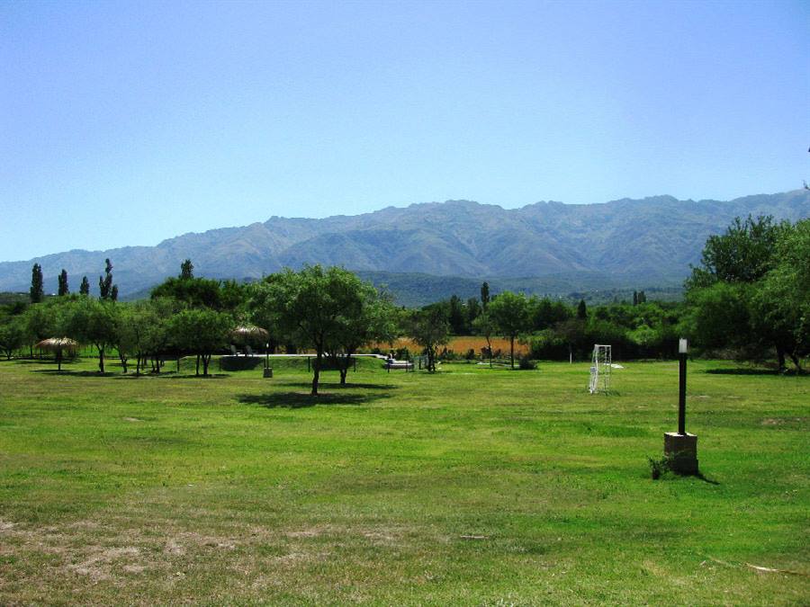 Parque con vista a la sierra | Tintihuasi Cabañas - Villa de Las Rosas - Traslasierra