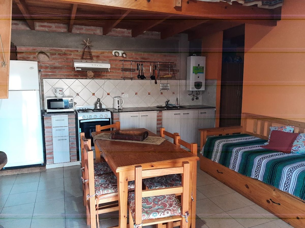 Casa estilo rústico Estar comedor | Cabañas Colibrí - Las Rabonas - Traslasierra Casa estilo rústico Estar comedor | Cabañas Colibrí - Las Rabonas - Traslasierra