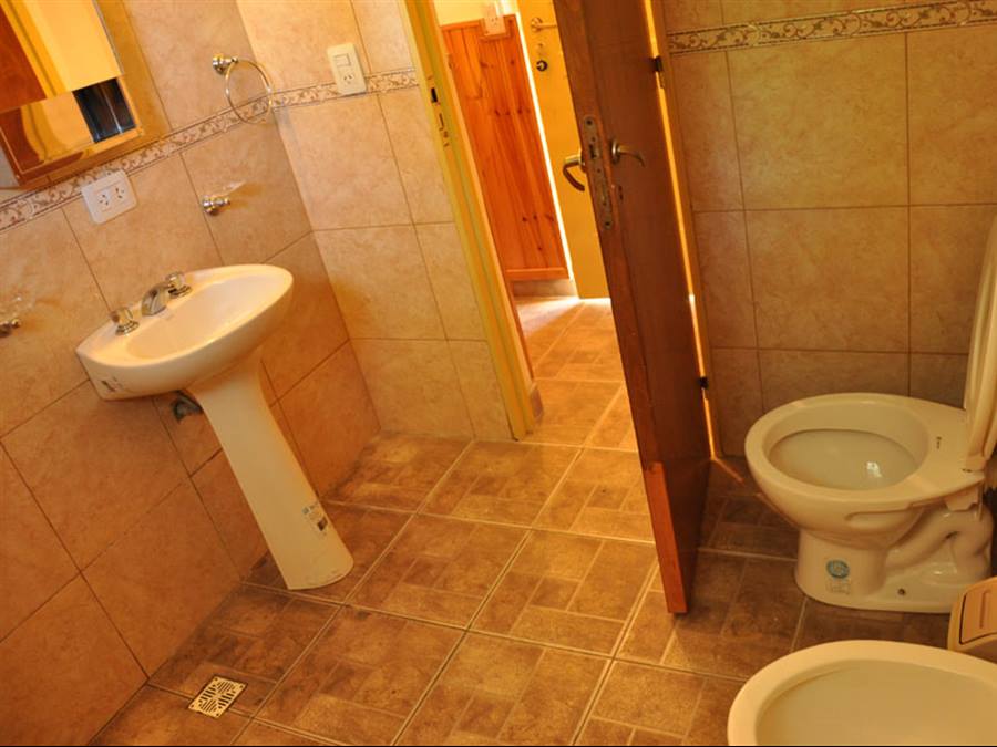 Baño de habitaciones | Pequeño Cedro Azul Hostería - Mina Clavero - Traslasierra Baño de habitaciones | Pequeño Cedro Azul Hostería - Mina Clavero - Traslasierra