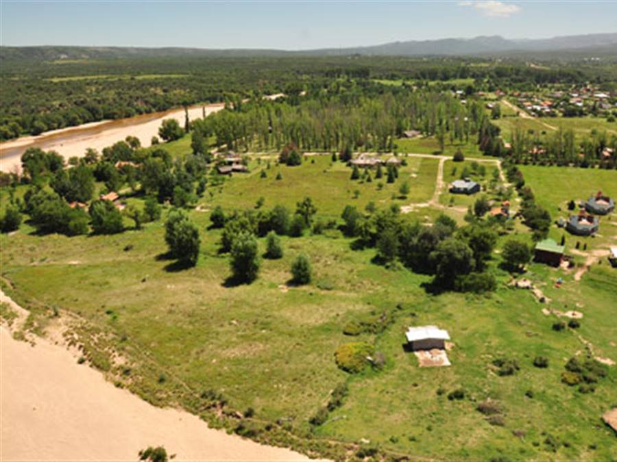 Vista aérea del predio | Sobre la Playa Casas de Campo - Mina Clavero - Traslasierra Vista aérea del predio | Sobre la Playa Casas de Campo - Mina Clavero - Traslasierra
