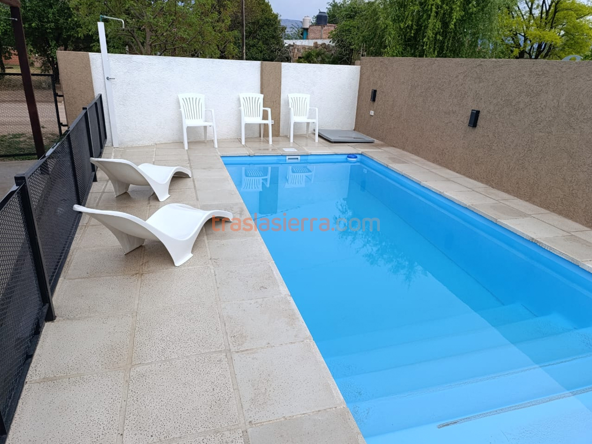 Piscina con solárium | Matías - Villa Cura Brochero - Traslasierra Piscina con solárium | Matías - Villa Cura Brochero - Traslasierra