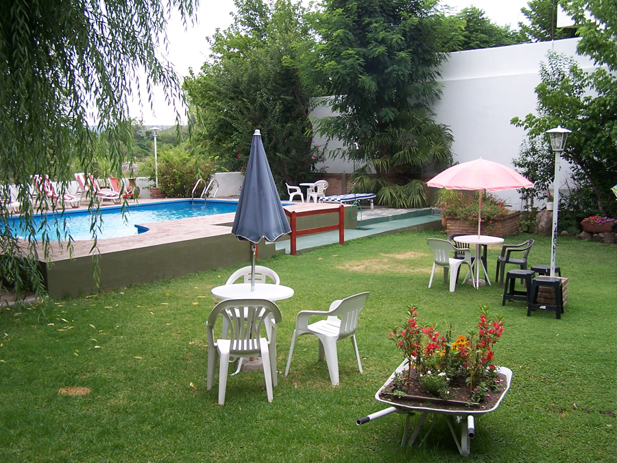 Piscina y jardín | Hostería Costa del Sol - Mina Clavero - Traslasierra