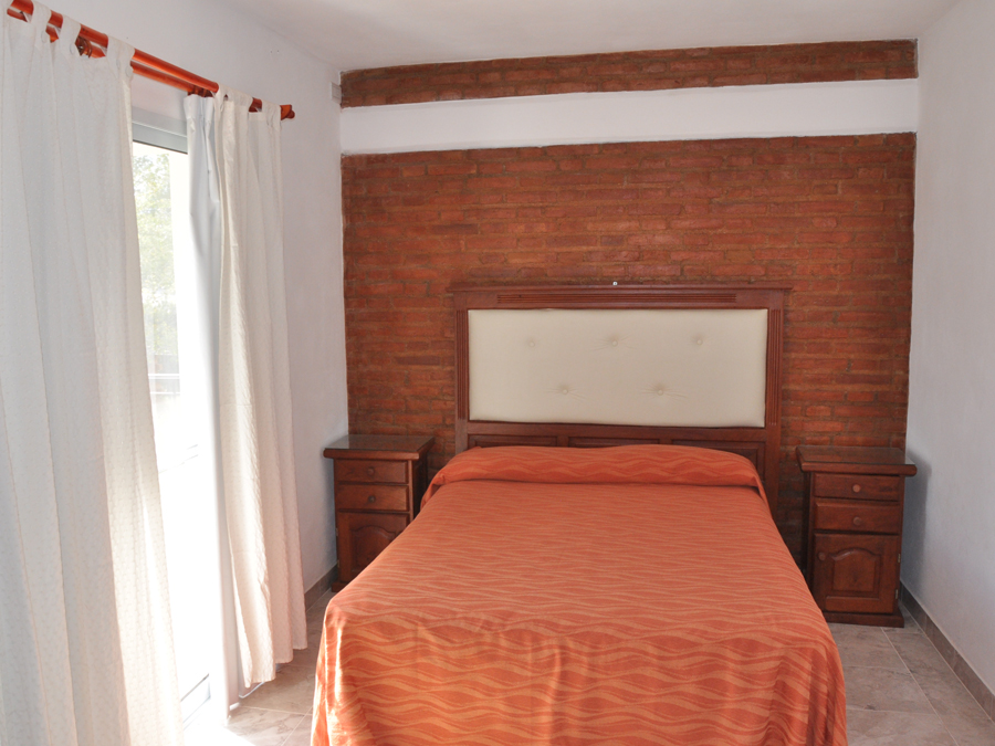 Dormitorio cama matrimonial | Cabañas Don Pablo - Mina Clavero - Traslasierra
