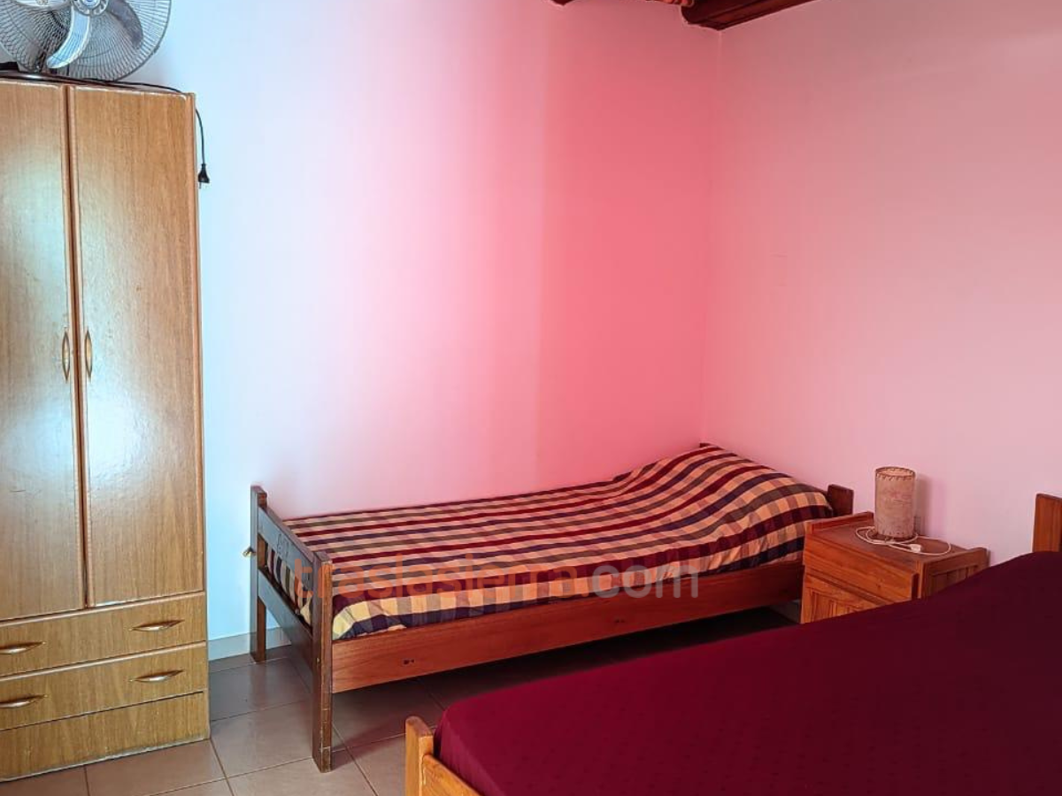 Dormitorio cama matrimonial y simple | Luna Vallista Departamentos - Mina Clavero - Traslasierra