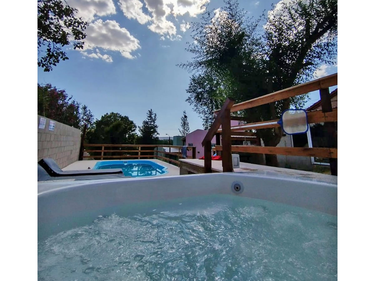 Jacuzzi y piscina | La Casa de Ummi Cabañas - Villa Cura Brochero - Traslasierra