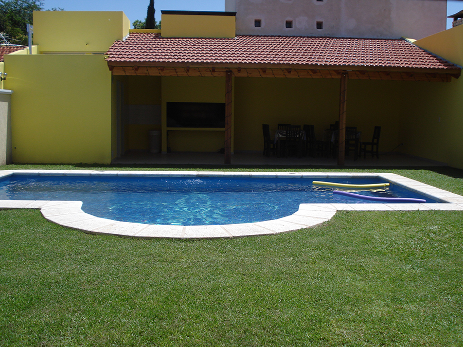 Jardín y piscina | El Beduino Departamentos - Mina Clavero - Traslasierra