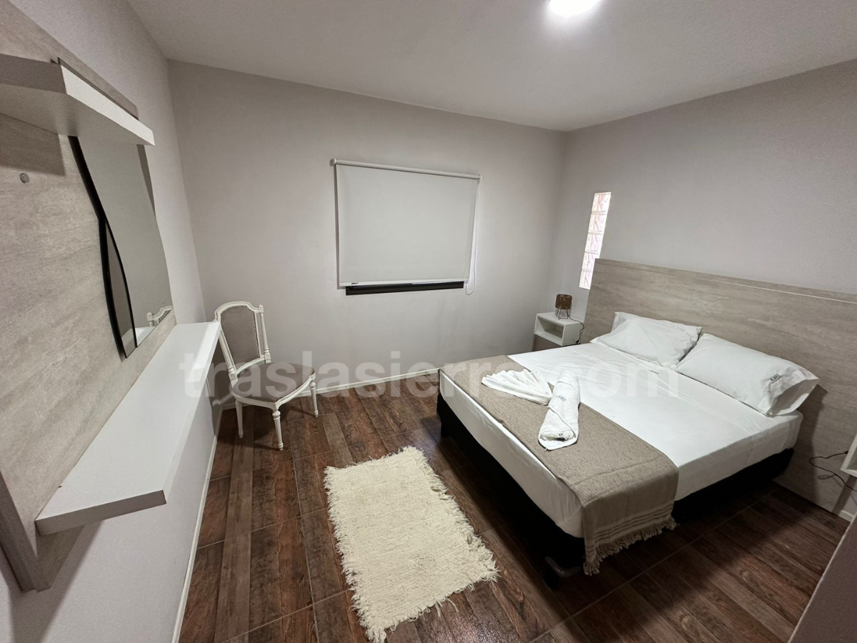 Dormitorio matrimonial en planta baja | Almas Casas de Sierras - San Lorenzo - Traslasierra Dormitorio matrimonial en planta baja | Almas Casas de Sierras - San Lorenzo - Traslasierra