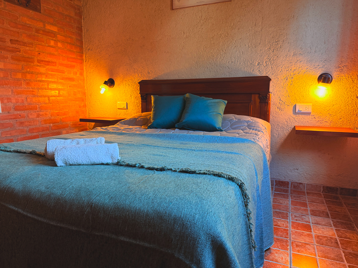 Dormitorio matrimonial | Aromas de Traslasierra - Arroyo de los Patos - Traslasierra Dormitorio matrimonial | Aromas de Traslasierra - Arroyo de los Patos - Traslasierra