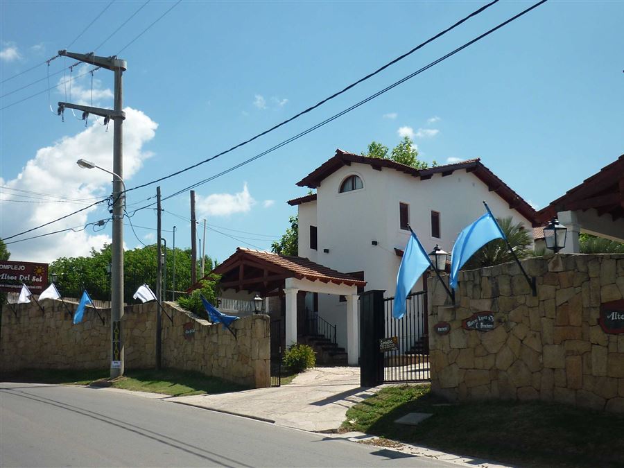 Acceso principal al Complejo! | Altos del Sol Cabañas - Villa Cura Brochero - Traslasierra