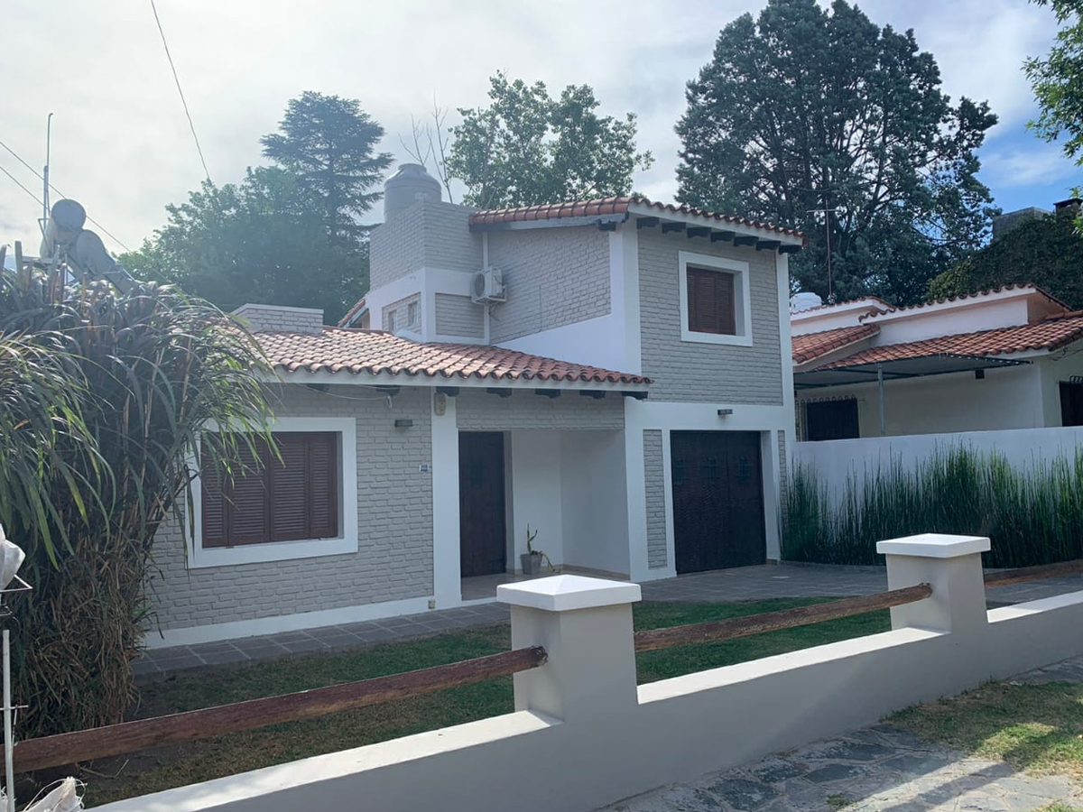 Frente desde la calle | Los Olivos Casa - Mina Clavero - Traslasierra