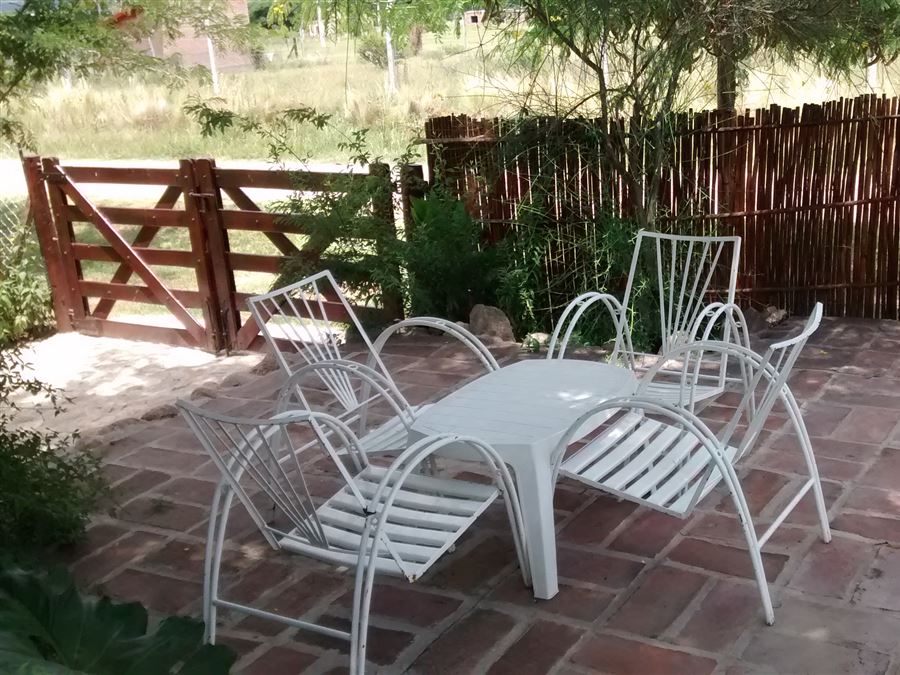 Mesas y sillones de jardín | Sueños Dorados Cabañas - Arroyo de los Patos - Traslasierra
