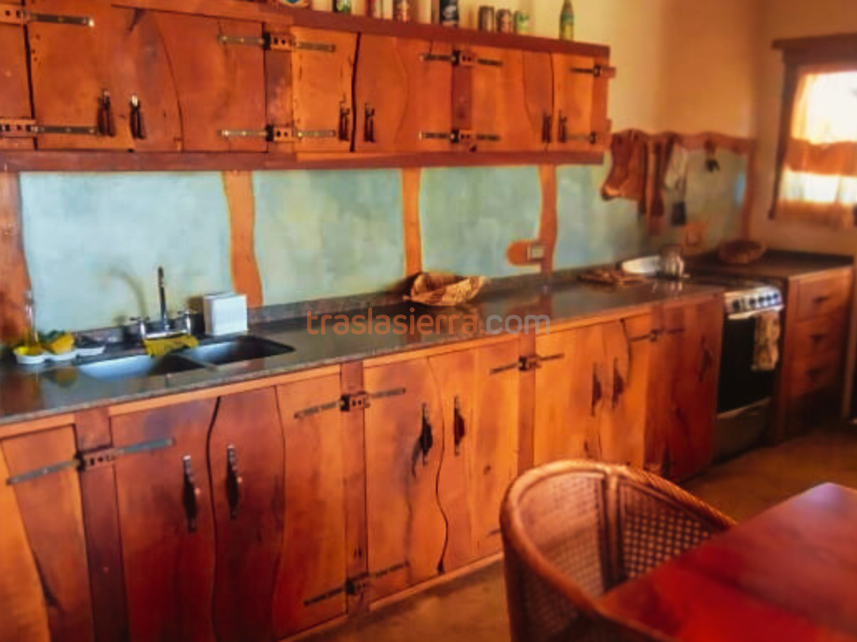 Amplia cocina | La Calandria Casa de Campo - Los Hornillos - Traslasierra Amplia cocina | La Calandria Casa de Campo - Los Hornillos - Traslasierra