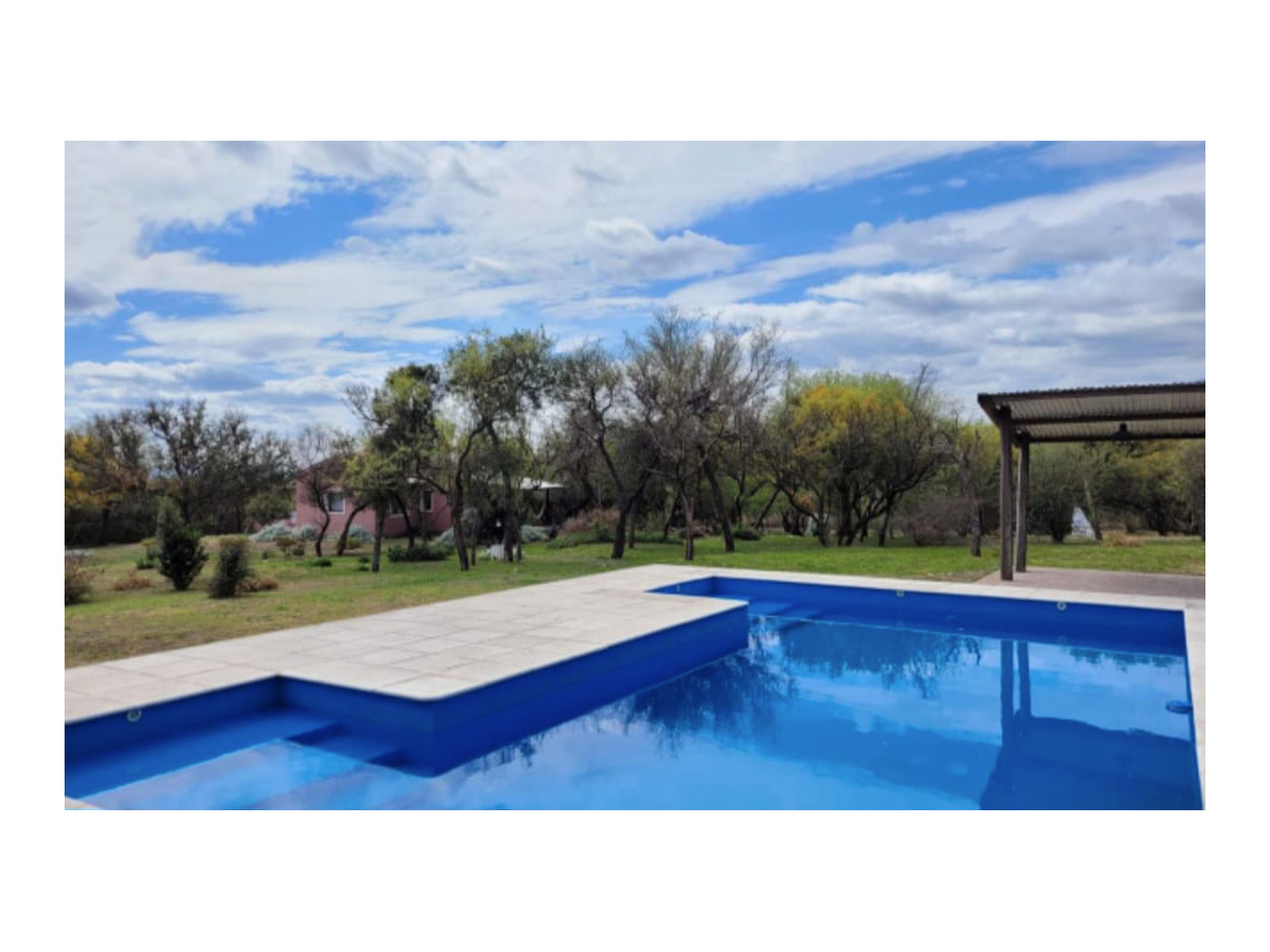Piscina con solárium | Refugio San Javier - San Javier - Traslasierra Piscina con solárium | Refugio San Javier - San Javier - Traslasierra