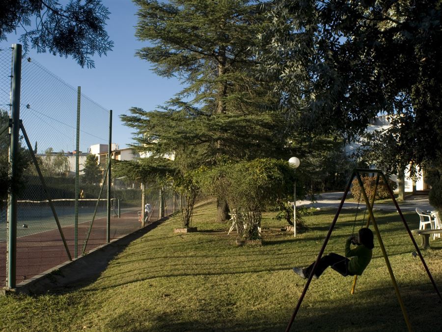 Juegos y Cancha de  Tenis | Du Soleil Hotel - Mina Clavero - Traslasierra
