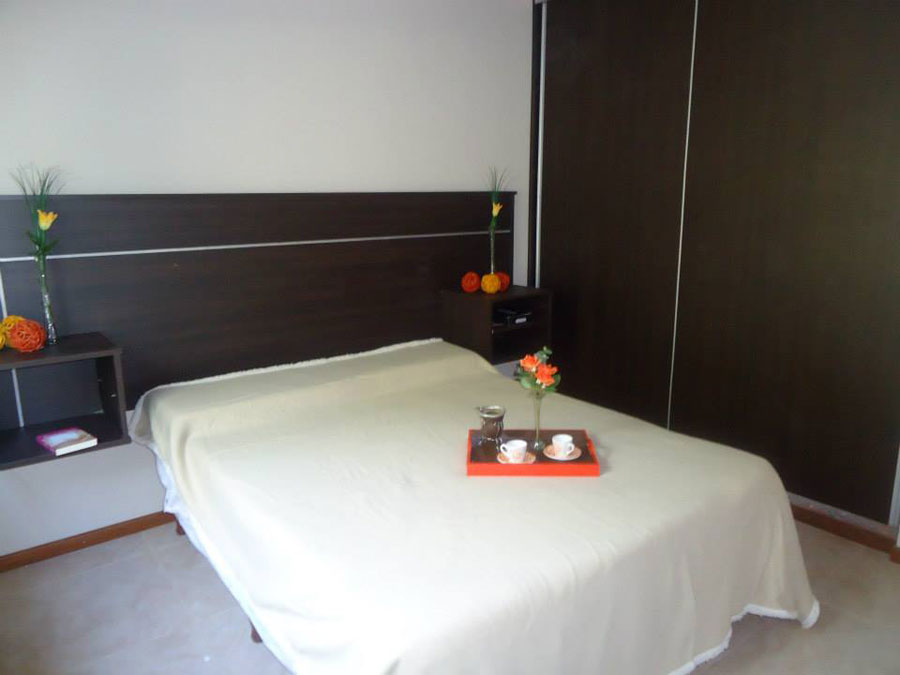 Dormitorio con cama sommier doble | El Principio Cabañas - Villa Cura Brochero - Traslasierra