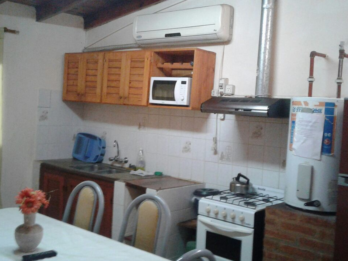 Cocina comedor casa | Aposento Alto Casa y Departamento - Mina Clavero - Traslasierra