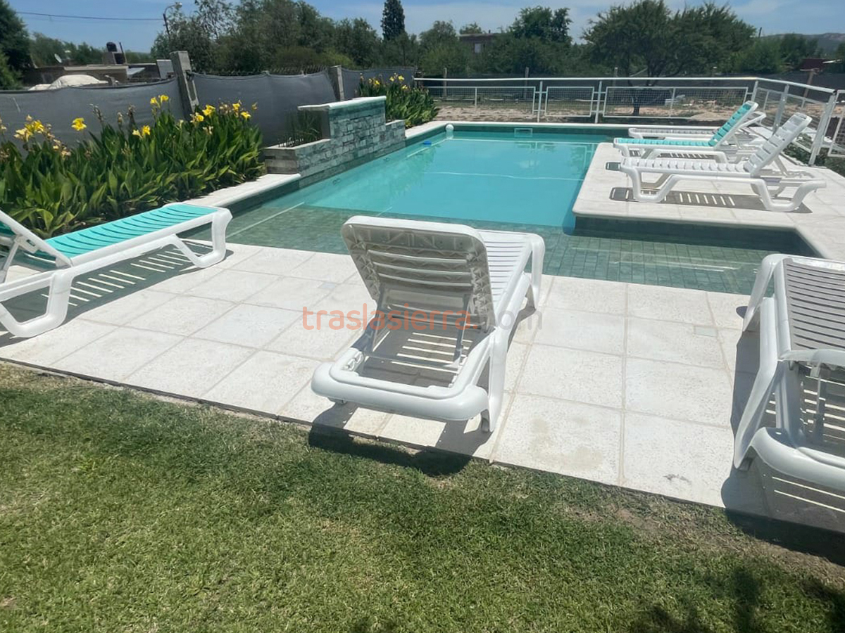 Piscina con solárium | Ukiyo Cabañas - Mina Clavero - Traslasierra Piscina con solárium | Ukiyo Cabañas - Mina Clavero - Traslasierra