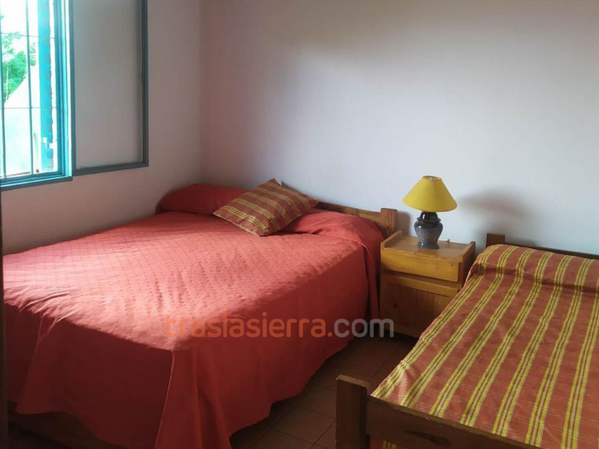 Dormitorio cama matrimonial y cama simple | Luna Vallista Departamentos - Mina Clavero - Traslasierra