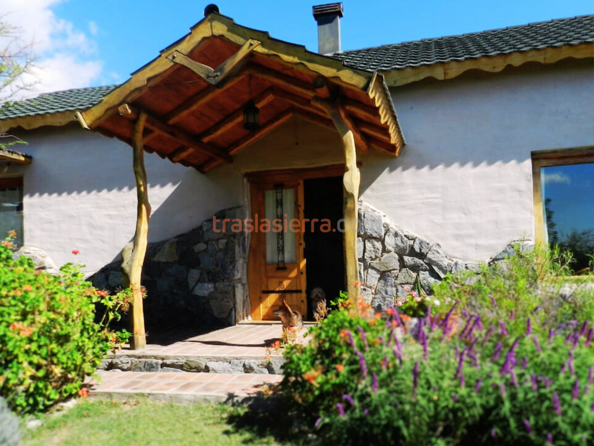 Frente ingreso | La Calandria Casa de Campo - Los Hornillos - Traslasierra Frente ingreso | La Calandria Casa de Campo - Los Hornillos - Traslasierra