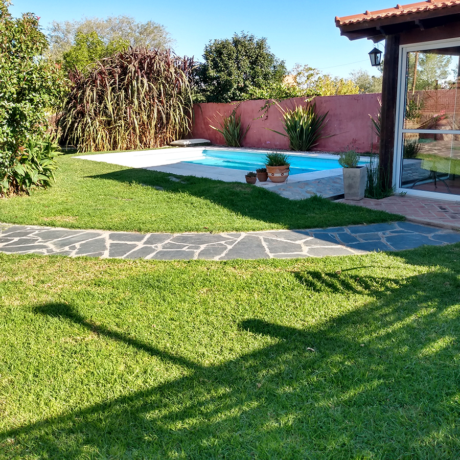 Parque y piscina | Casa Colina Bordó - Mina Clavero - Traslasierra