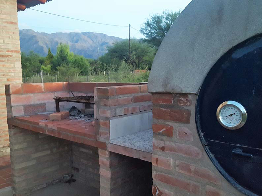 Asador y horno | Aires de la Quebrada Cabaña - Villa de Las Rosas - Traslasierra Asador y horno | Aires de la Quebrada Cabaña - Villa de Las Rosas - Traslasierra