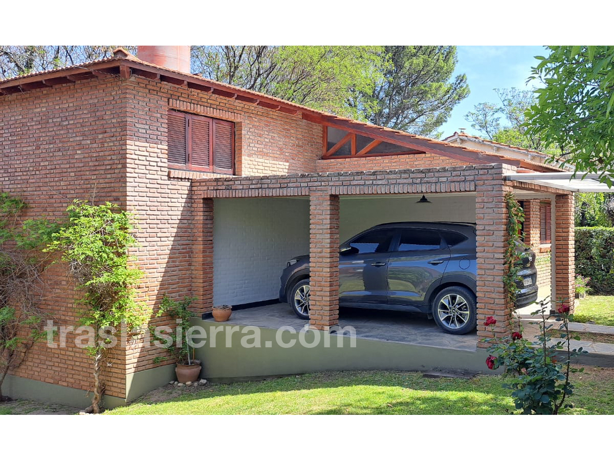 Cochera cubierta | Casa Bazán - Mina Clavero - Traslasierra Cochera cubierta | Casa Bazán - Mina Clavero - Traslasierra