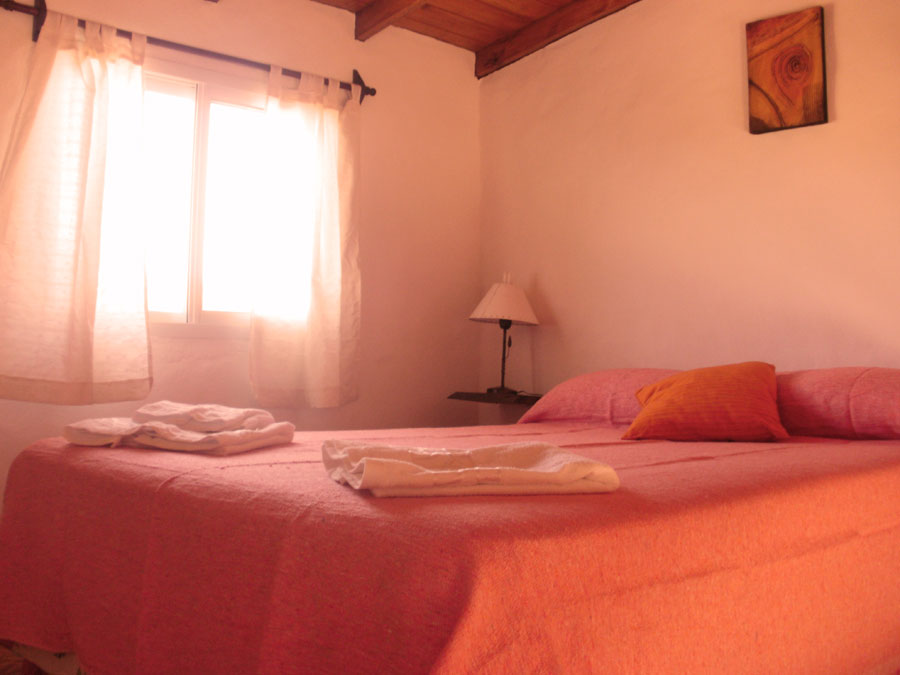 Dormitorio matrimonial | Terraza de Panaholma Cabañas - Panaholma - Traslasierra