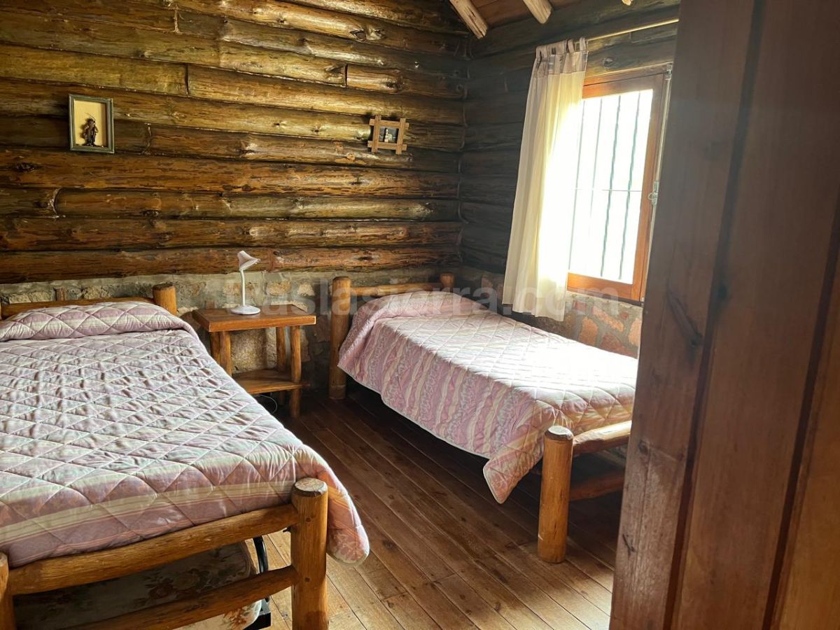 Cabaña vip dormitorio camas simples | Cabañas Los Nogales - Mina Clavero - Traslasierra Cabaña vip dormitorio camas simples | Cabañas Los Nogales - Mina Clavero - Traslasierra