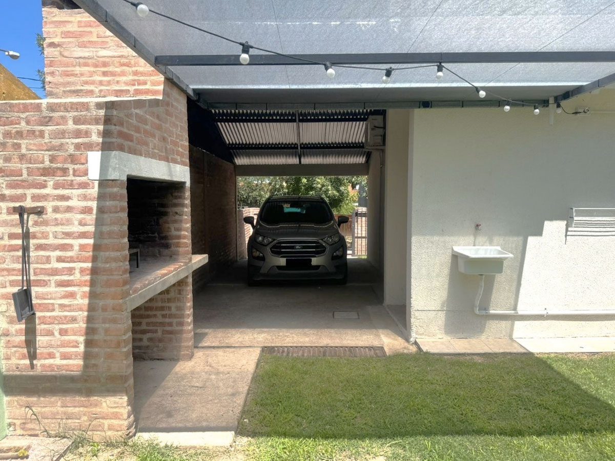 Asador, cochera | Casa Yowen - Mina Clavero - Traslasierra Asador, cochera | Casa Yowen - Mina Clavero - Traslasierra