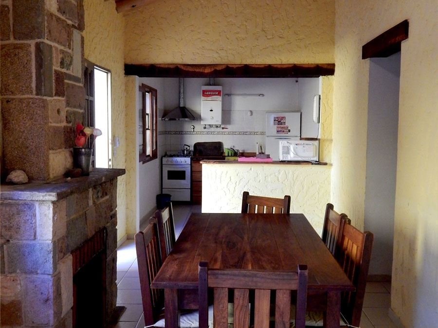 Cocina y comedor casa 1 | Las 4 Estaciones Casas - Mina Clavero - Traslasierra