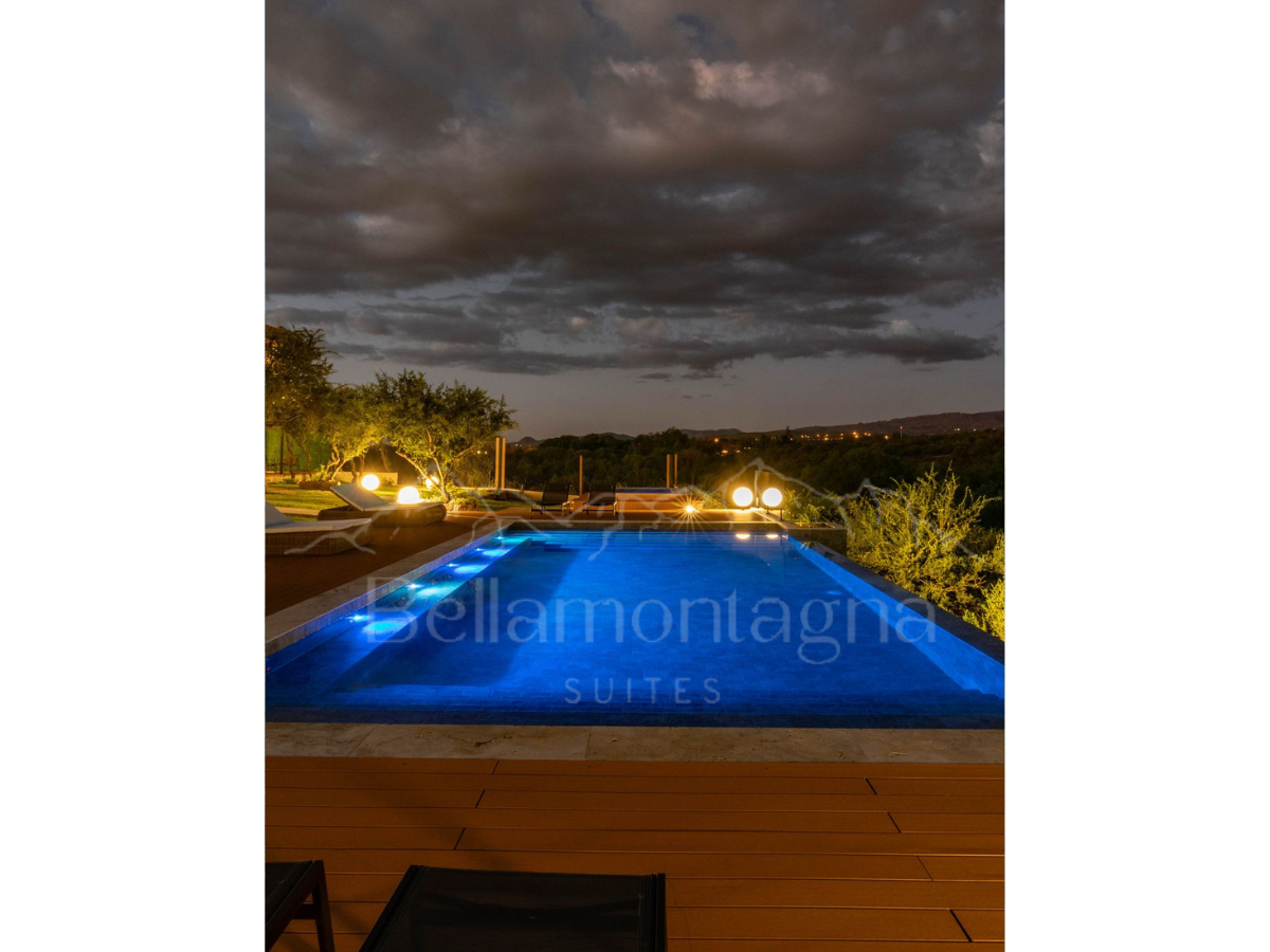 Piscina iluminada | Bellamontagna Suites - Mina Clavero - Traslasierra