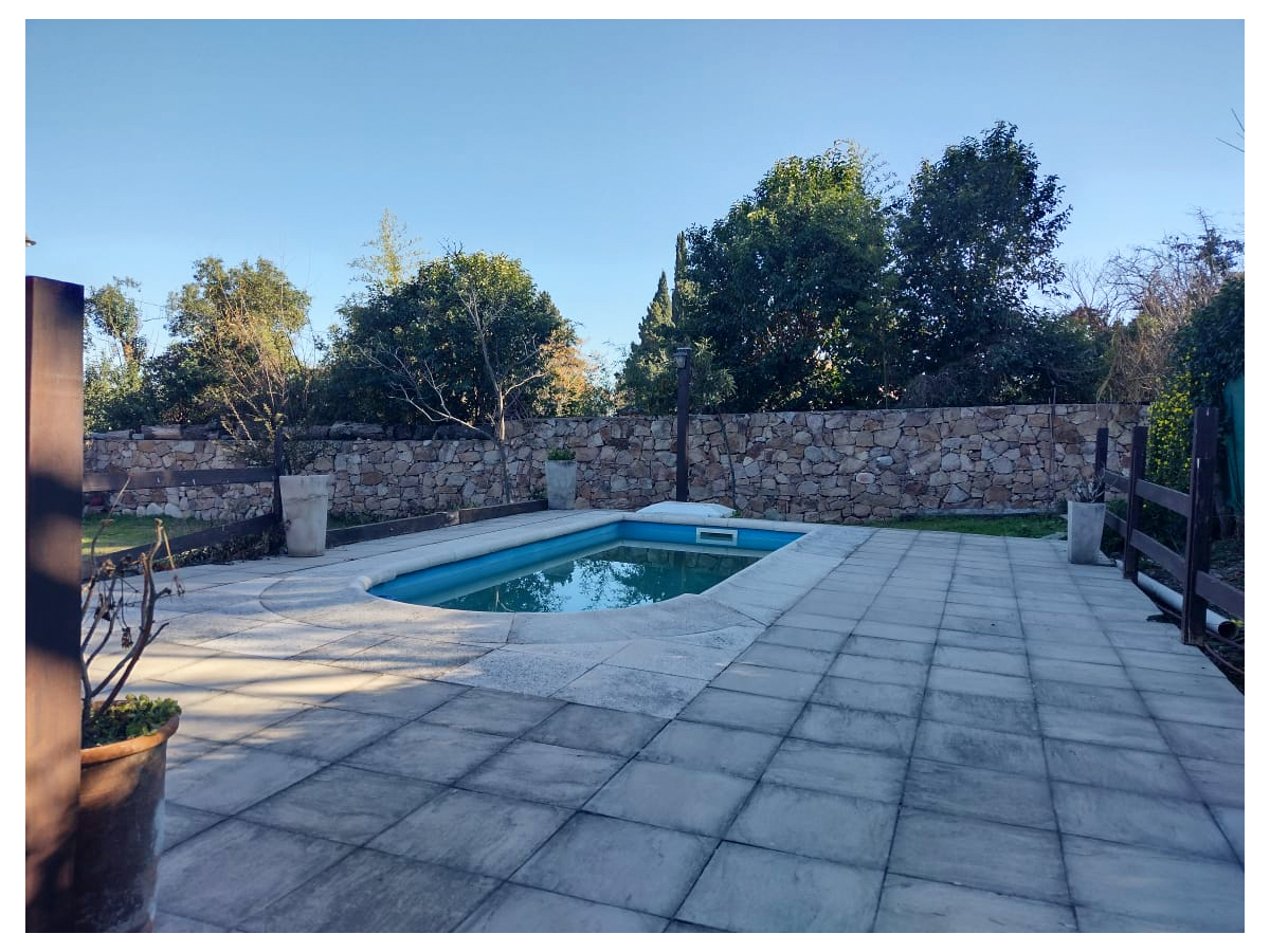 Piscina con solárium | Casa San Roque - San Javier - Traslasierra Piscina con solárium | Casa San Roque - San Javier - Traslasierra