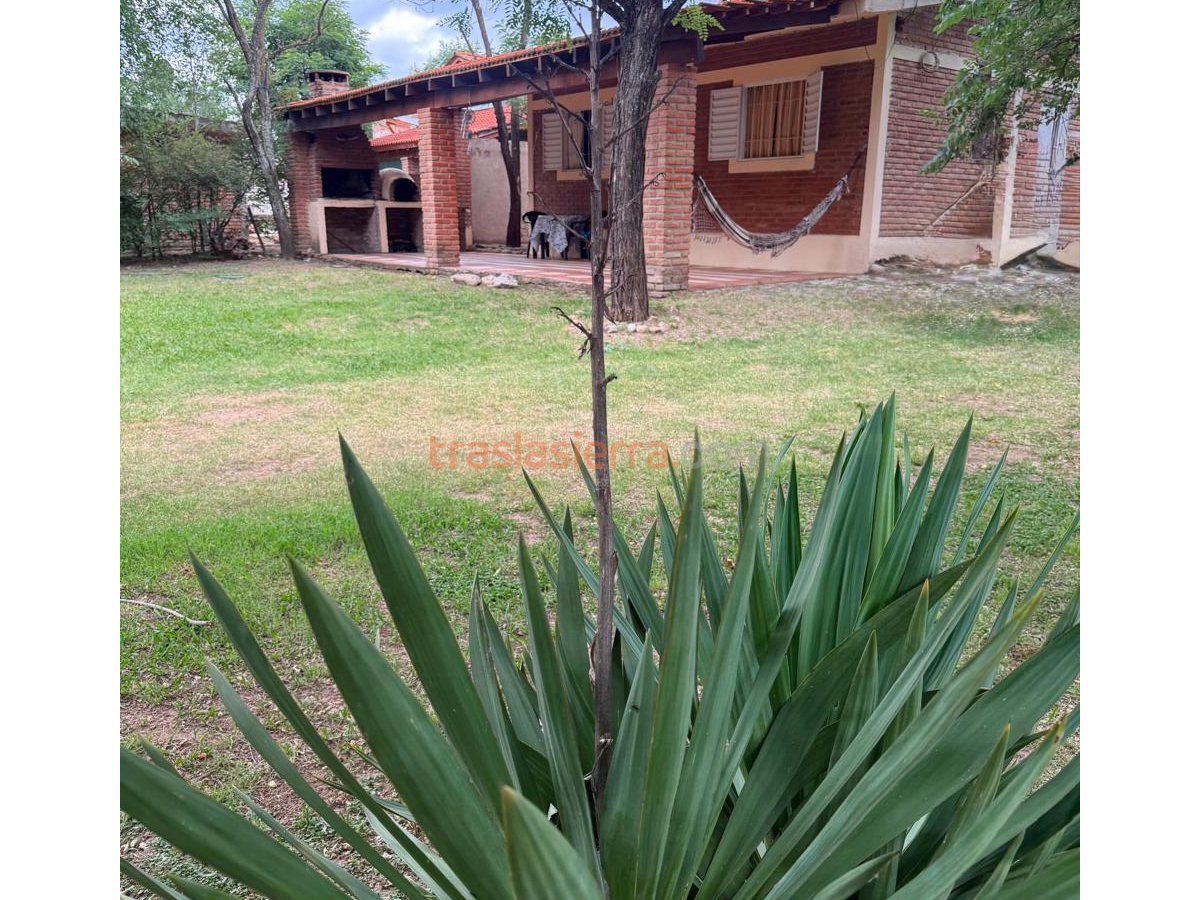 Predio parquizado con sombra | Cabaña Namasté - Mina Clavero - Traslasierra