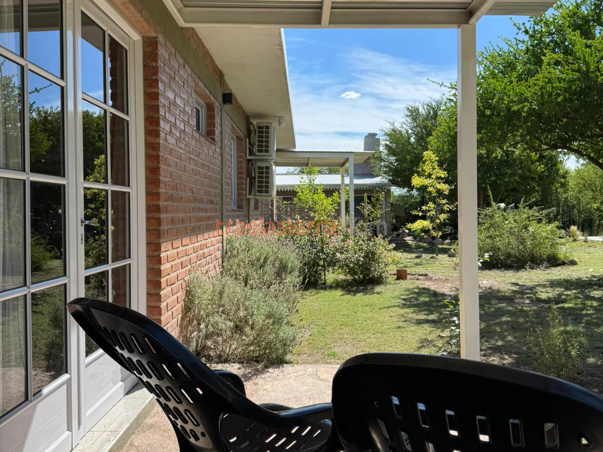 Galería porche | La Mora cabañas - Mina Clavero - Traslasierra Galería porche | La Mora cabañas - Mina Clavero - Traslasierra