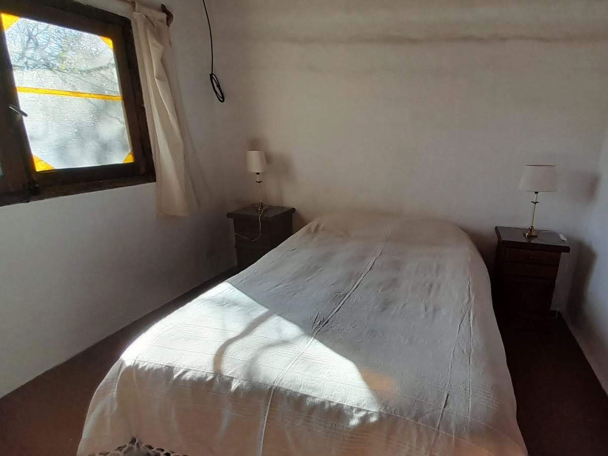 Dormitorio cama matrimonial | La Casa y el Nogal - Villa de Las Rosas - Traslasierra