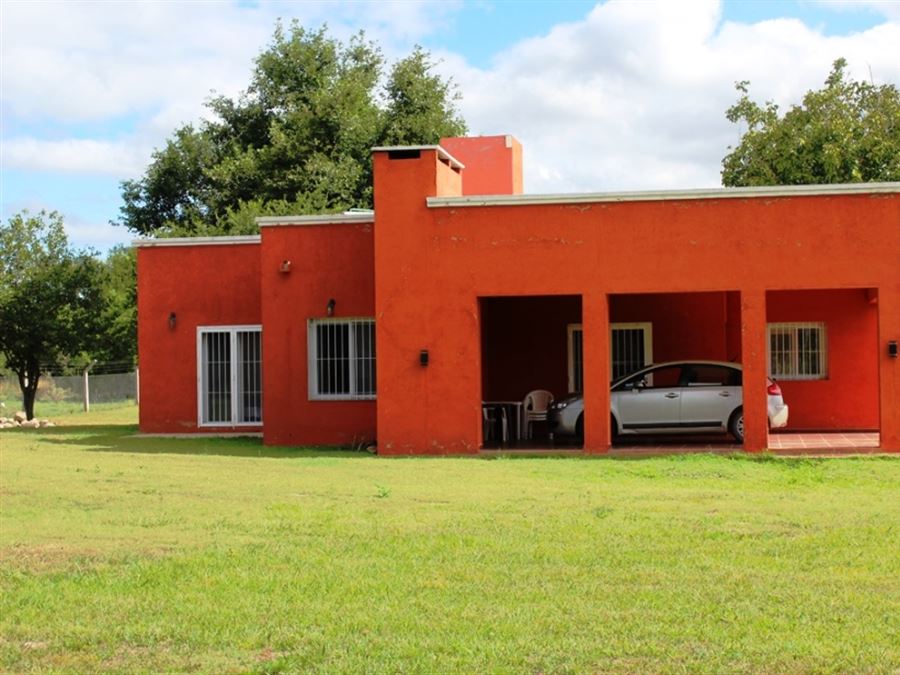 Vista lateral de la Casa Roja | Costa Río Casas - Villa Cura Brochero - Traslasierra